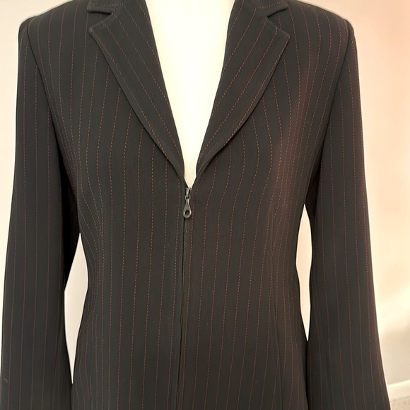 GARFIELD & MARKS Black and red pinstripe Suit  size 4 - Picture 3 of 16